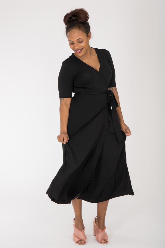 Bestie midi wrap short sleeve jersey dress - Black - Vadlång, kortärmad omlottklänning i trikå