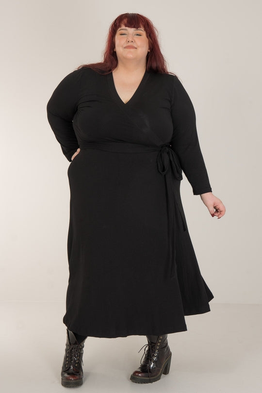 Bestie midi lenght wrap jersey dress - Black - Vadlång, svart omlottklänning i trikå