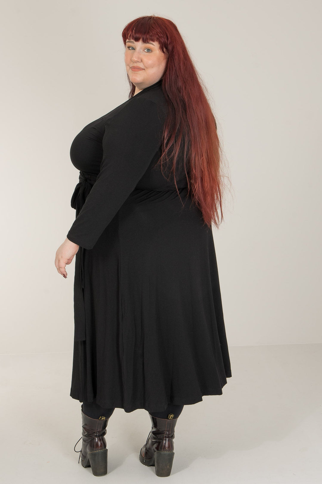 Bestie midi lenght wrap jersey dress - Black - Vadlång, svart omlottklänning i trikå