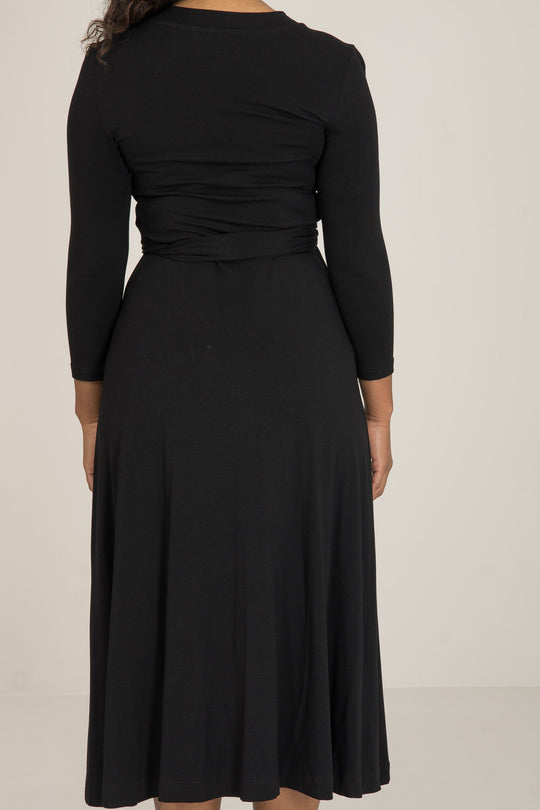 Bestie midi lenght wrap jersey dress - Black - Vadlång, svart omlottklänning i trikå