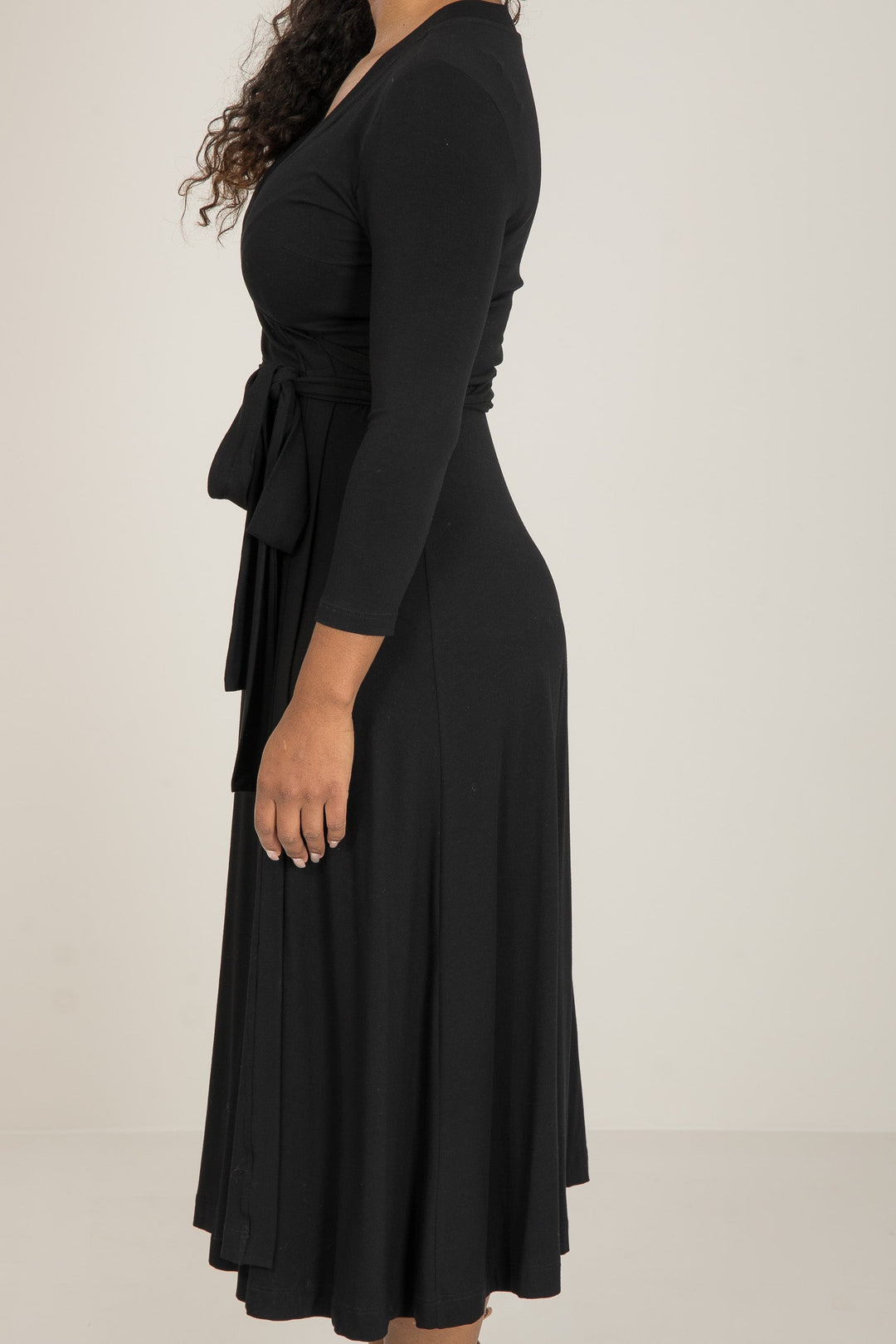 Bestie midi lenght wrap jersey dress - Black - Vadlång, svart omlottklänning i trikå