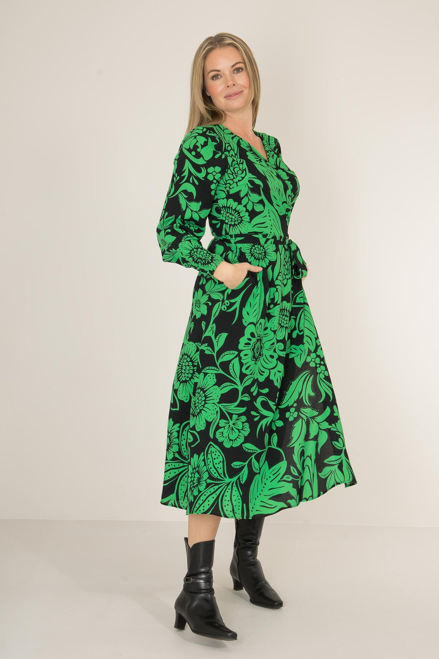 Kelly green wrap midi dress - Green - Mönstrad, vadlång omlottklänning