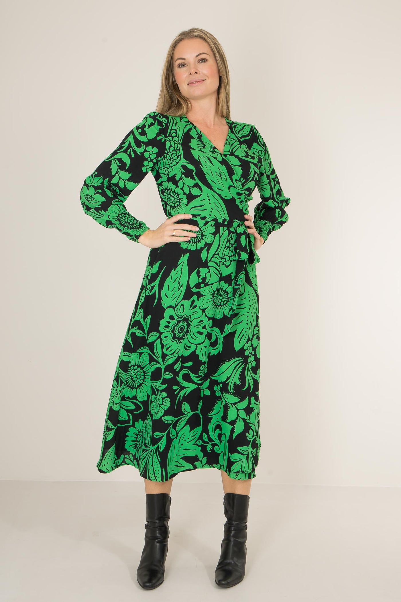 Kelly green wrap midi dress - Green - Mönstrad, vadlång omlottklänning