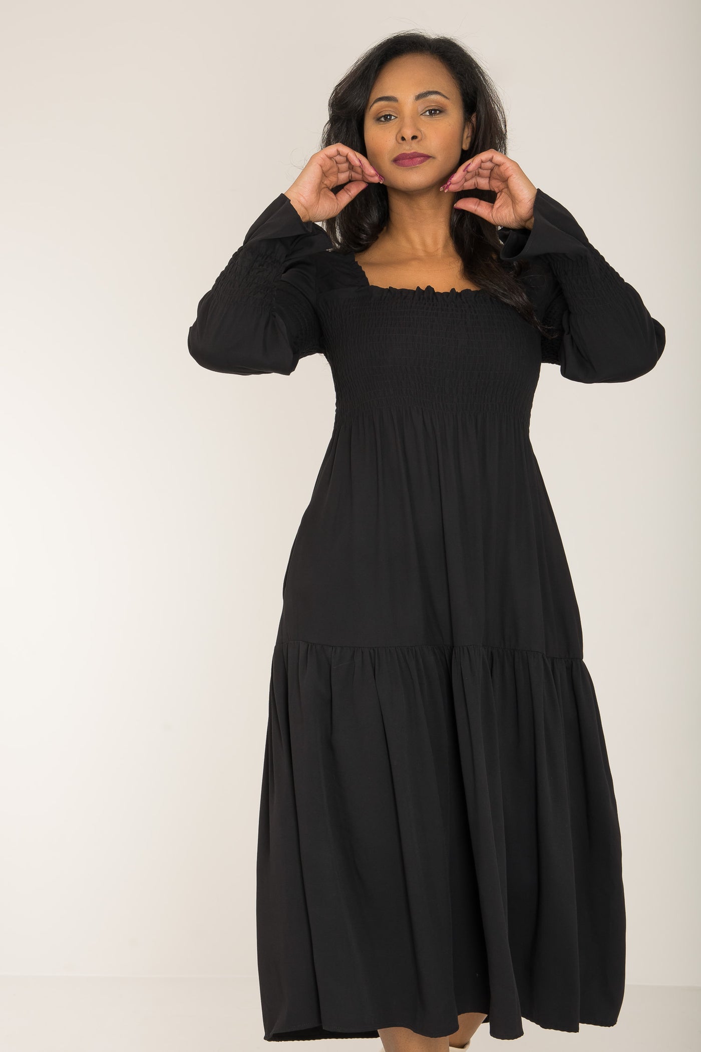 Viscose smocked midi dress - Black - Svart, vadlång smockklänning