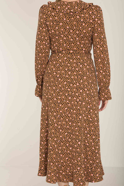 Ruffle printed midi wrap jersey dress - Tan leo - Vadlång omlottklänning i trikå med volanger