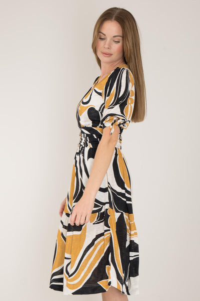 Flowy short jersey dress - Ornamental ochre flower - Mönstrad knälång trikåklänning