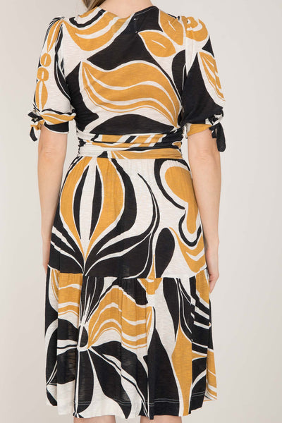 Flowy short jersey dress - Ornamental ochre flower - Mönstrad knälång trikåklänning