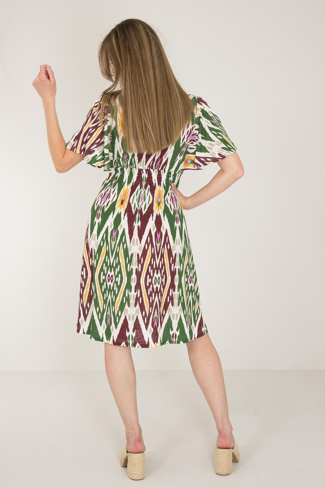 My smocked jersey short dress - Khaki green - Mönstrad knälång trikåklänning med smock
