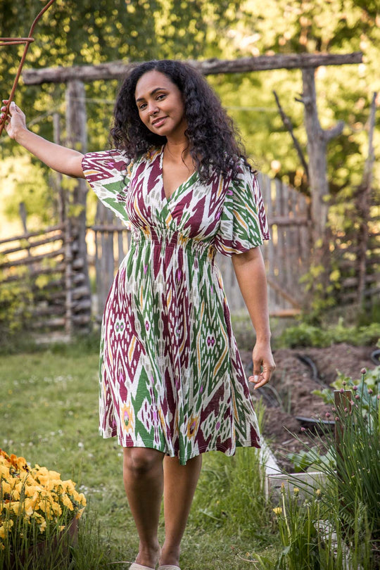 My smocked jersey short dress - Khaki green - Mönstrad knälång trikåklänning med smock