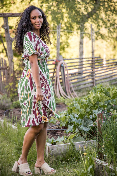 My smocked jersey short dress - Khaki green - Mönstrad knälång trikåklänning med smock