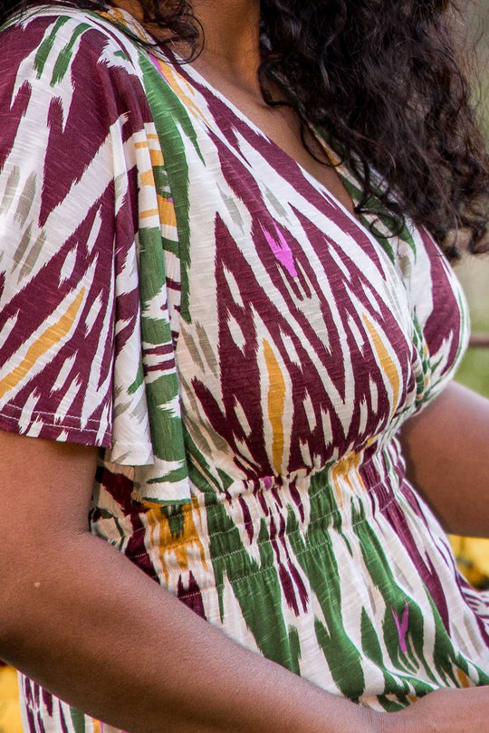 My smocked jersey short dress - Khaki green - Mönstrad knälång trikåklänning med smock