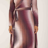 Bestie printed midi wrap jersey dress - Shades of red - Vadlång omlottklänning i trikå