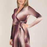 Bestie printed short wrap jersey dress - Shades of red - Knälång omlottklänning i trikå