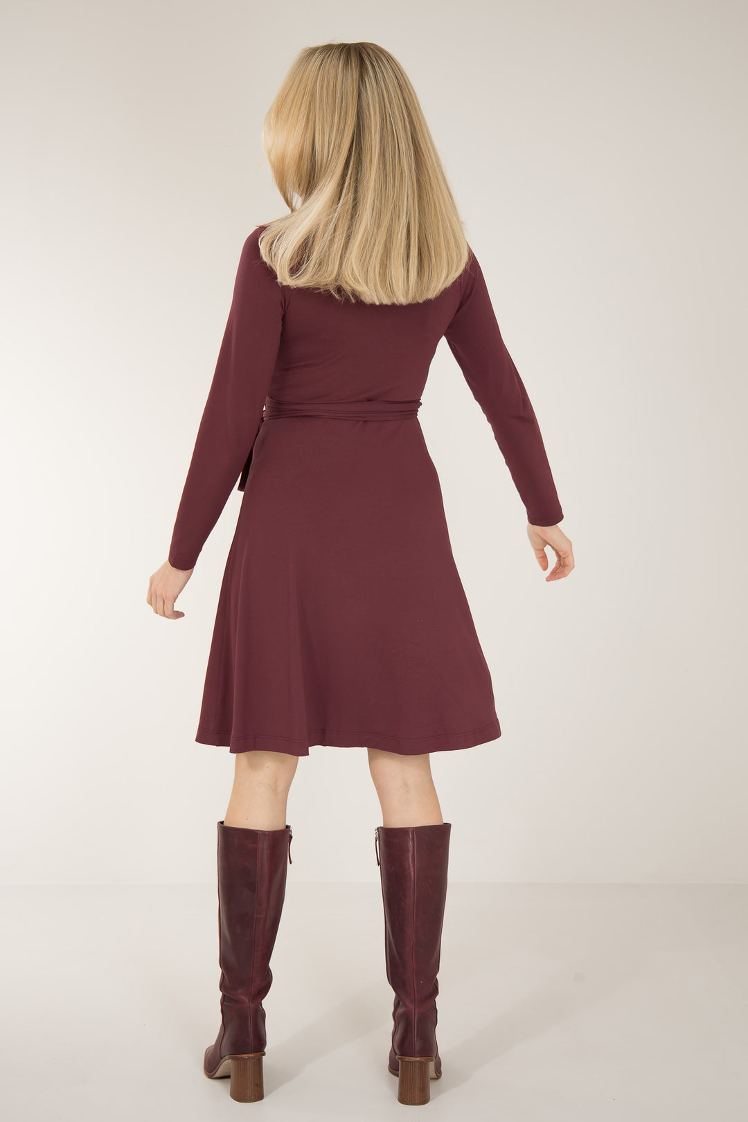 Bestie short wrap jersey dress - Burgundy - Knälång, brunröd omlottklänning i trikå