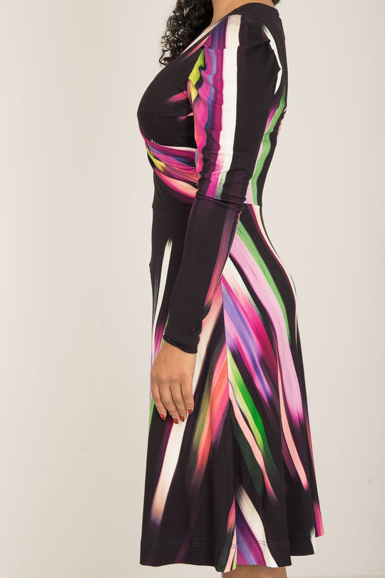 Closed wrap printed short jersey dress - Black - Mönstrad, knälång klänning i stretchig trikå