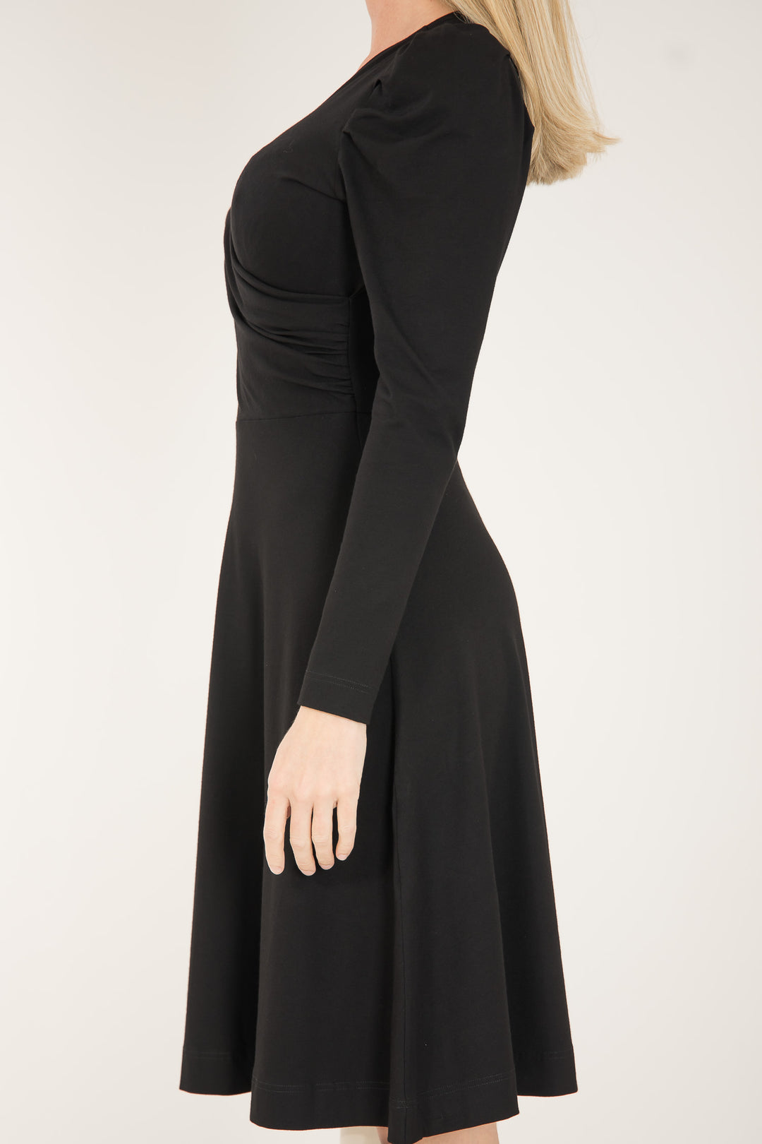 Closed wrap short jersey dress - Black - Svart, knälång klänning i stretchig trikå