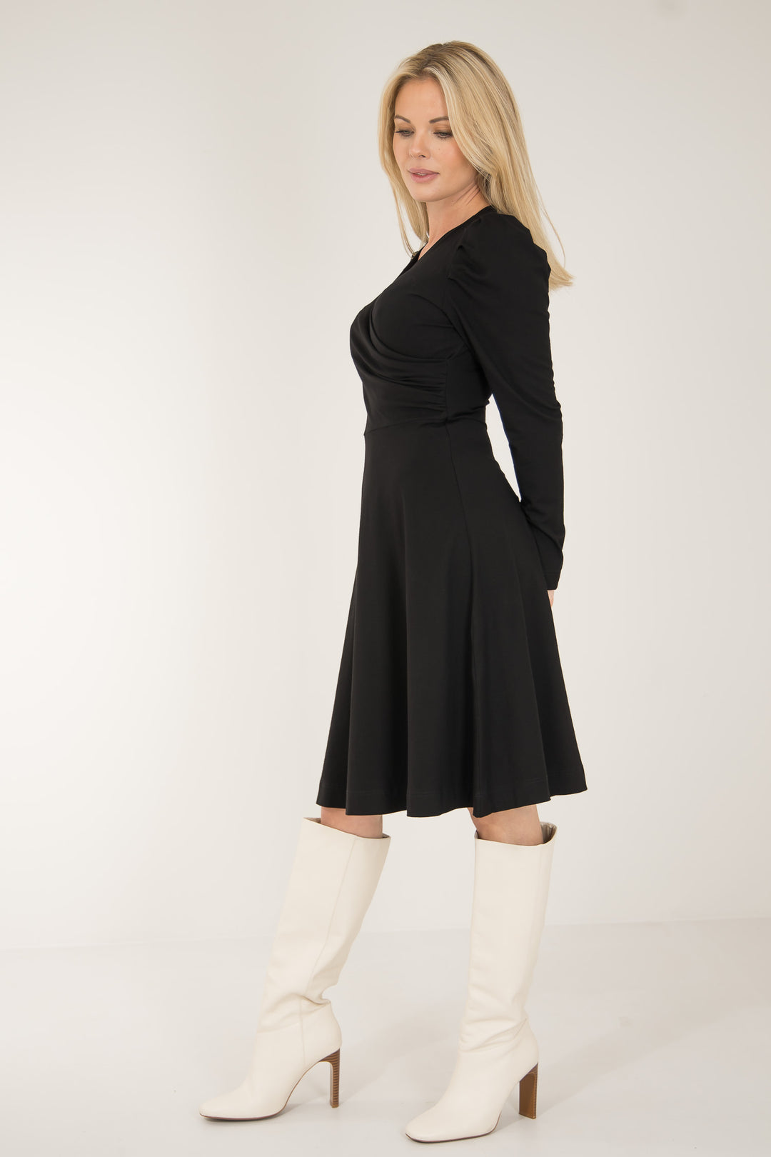 Closed wrap short jersey dress - Black - Svart, knälång klänning i stretchig trikå