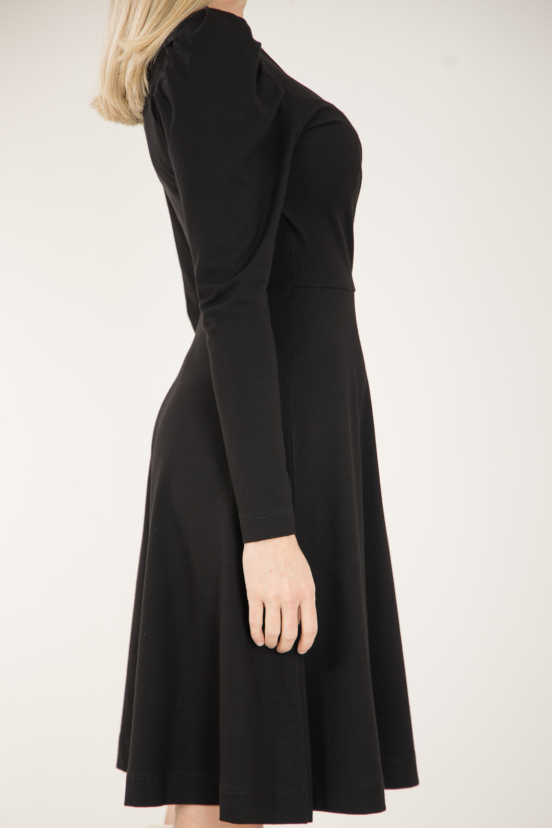 Closed wrap short jersey dress - Black - Svart, knälång klänning i stretchig trikå