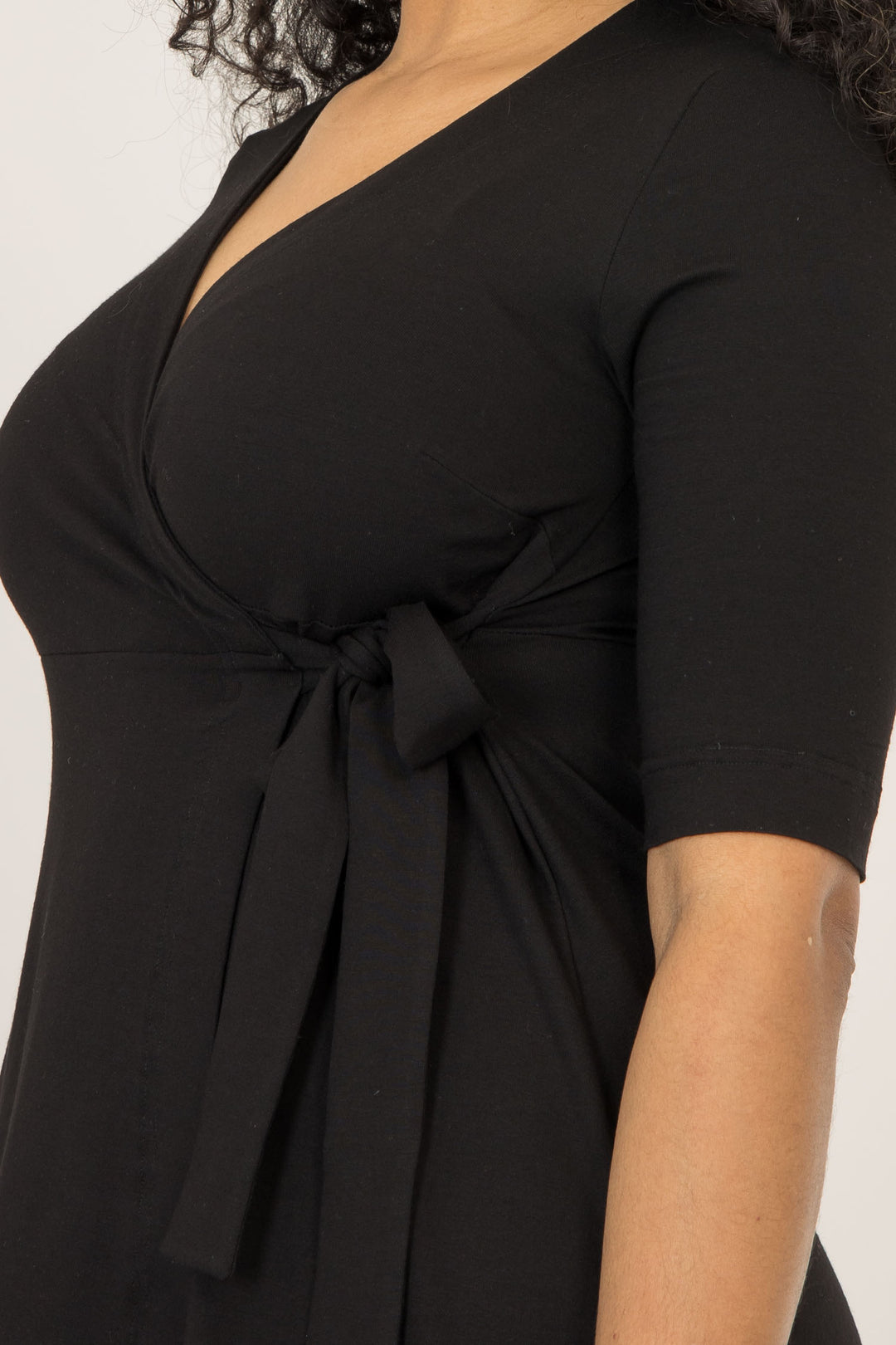 Loose fit midi wrap jersey dress - Black - Vadlång, omlottklänning i trikå