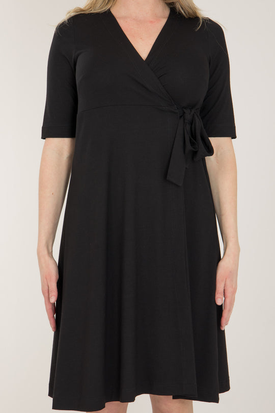 Loose fit short wrap jersey dress - Black - Knälång, omlottklänning i trikå