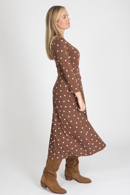 Bestie printed midi wrap jersey dress - Brown dot - Vadlång omlottklänning i trikå
