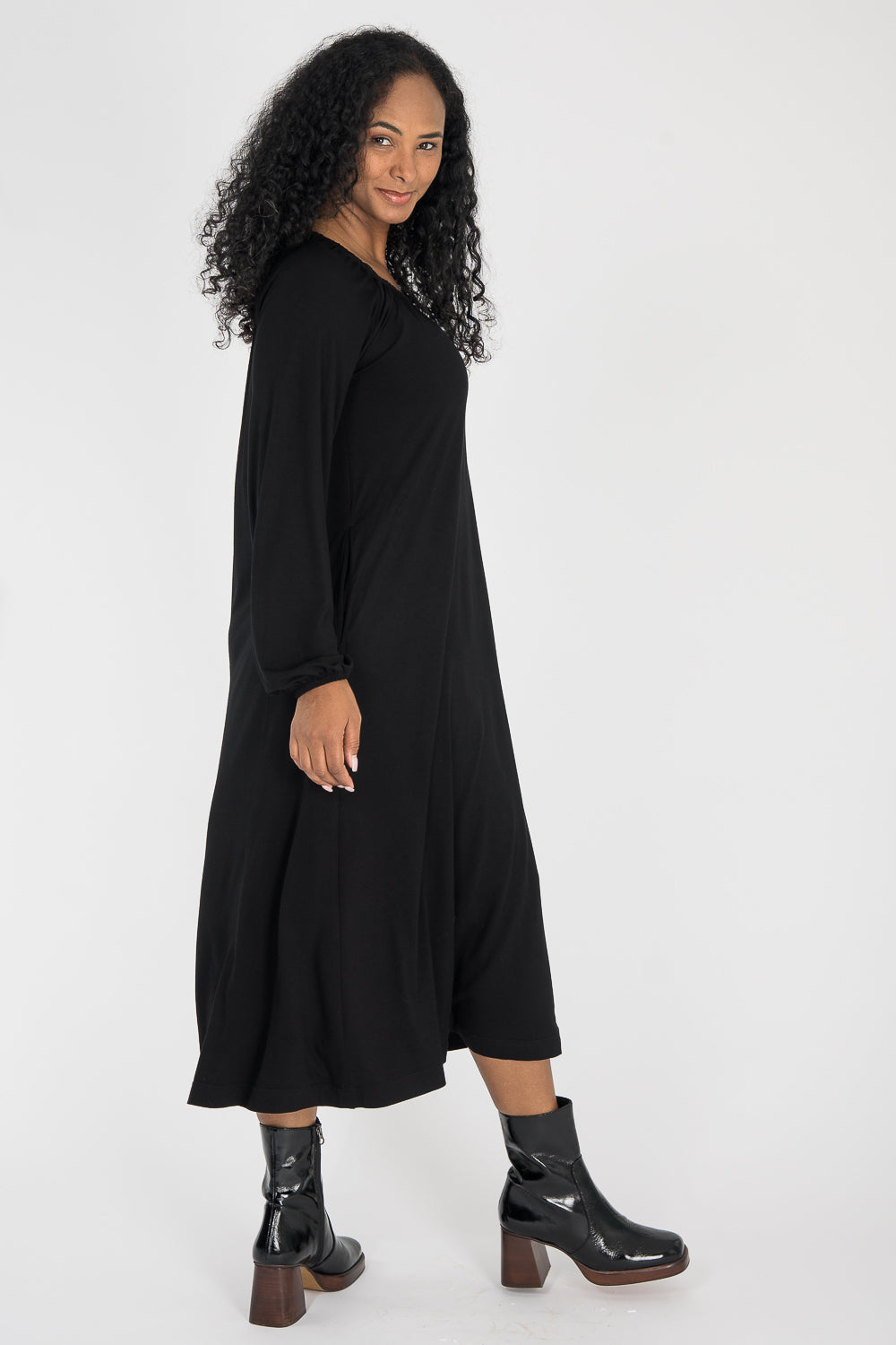 A-lined belted midi jersey dress - Black
