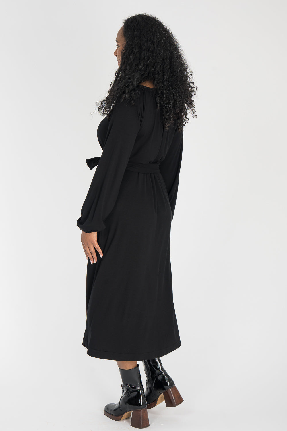 A-lined belted midi jersey dress - Black