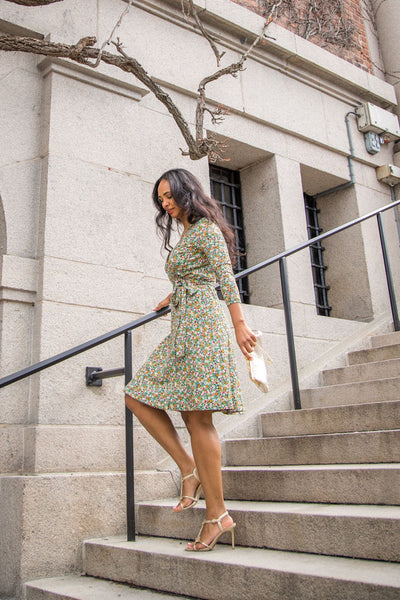 Bestie printed short wrap jersey dress - Green - Knälång, blommönstrad omlottklänning i trikå