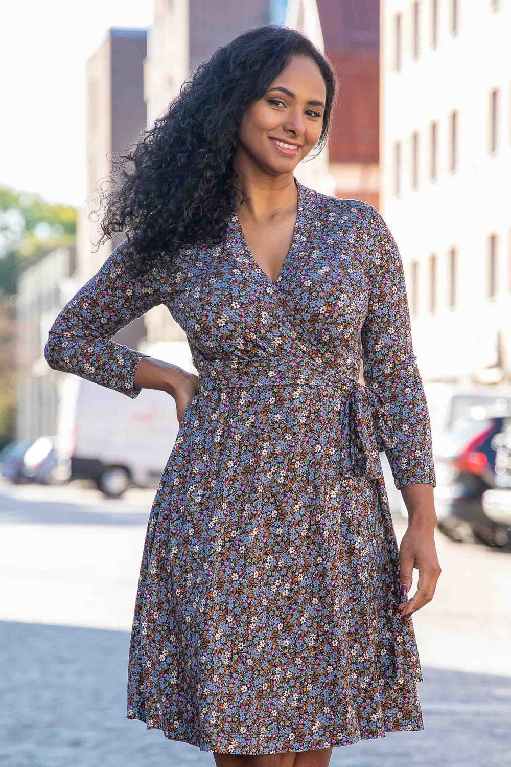 Bestie short wrap jersey dress - Brown flowers
