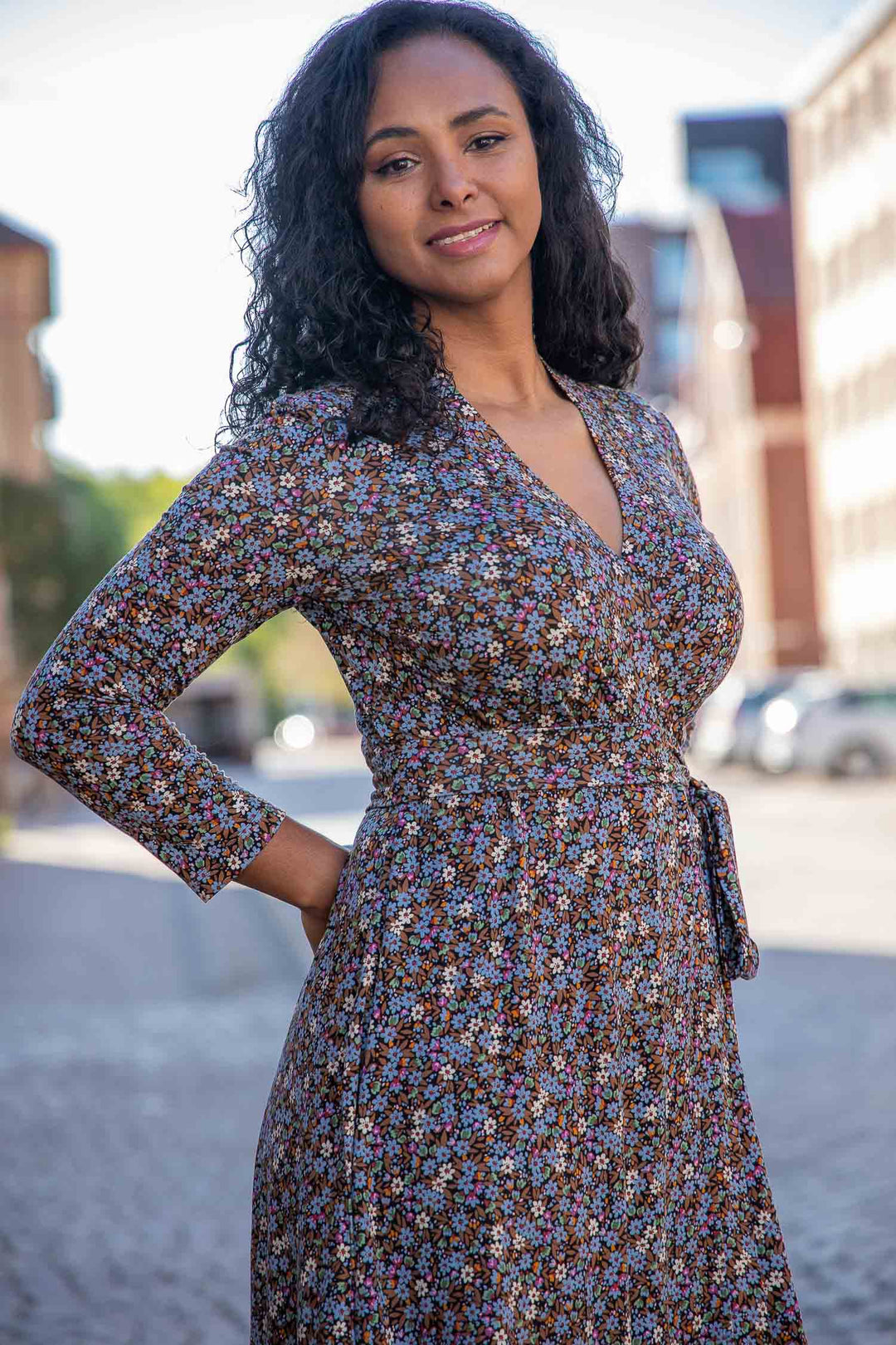 Bestie short wrap jersey dress - Brown flowers