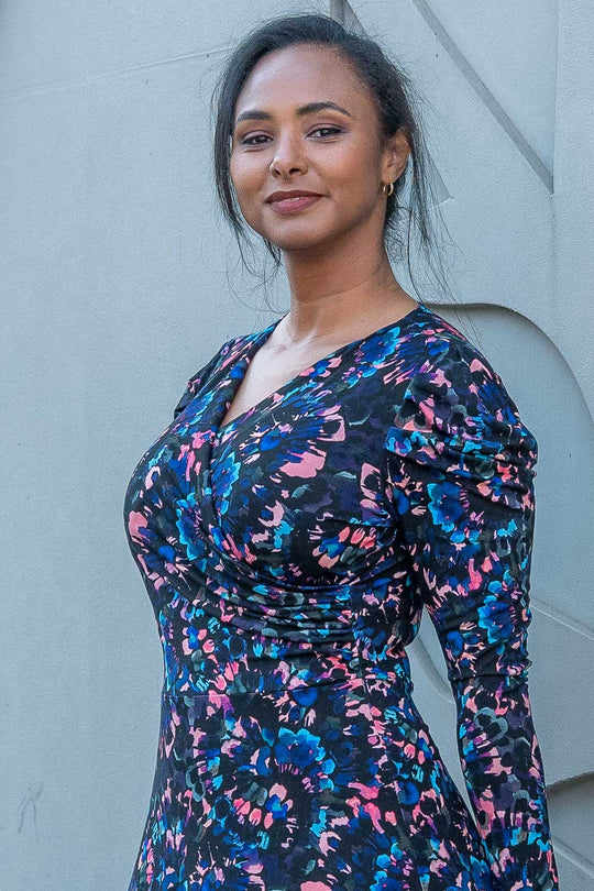 Closed wrap midi jersey dress - Blue-Pink