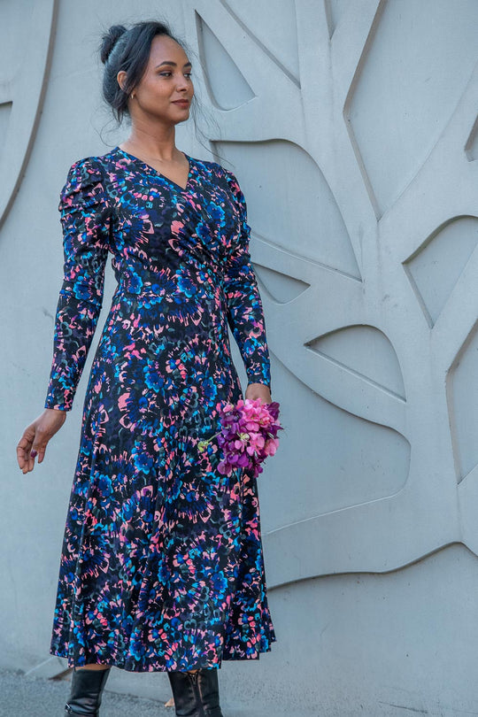 Closed wrap midi jersey dress - Blue-Pink