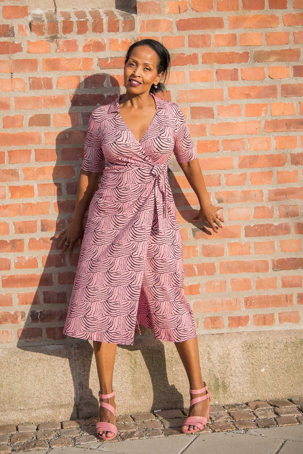 Collar wrap midi jersey dress - Pink - Rosa, vadlång omlottklänning med krage