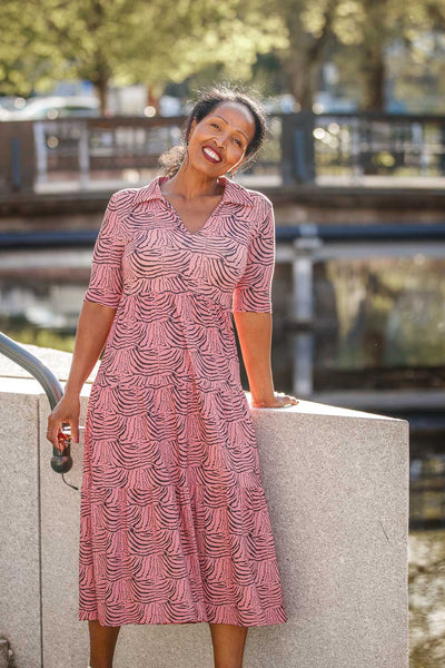 Forever mine collar midi jersey dress - Pink - Rosamönstrad, vadlång klänning med krage