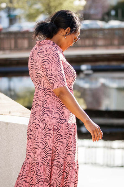 Forever mine collar midi jersey dress - Pink - Rosamönstrad, vadlång klänning med krage