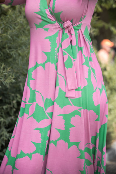 Loose fit printed midi wrap jersey dress - Green - Vadlång, mönstrad omlottklänning i trikå