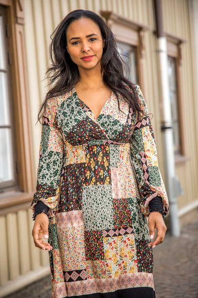 My smocked jersey short dress - Patchwork - Mönstrad knälång trikåklänning med smock