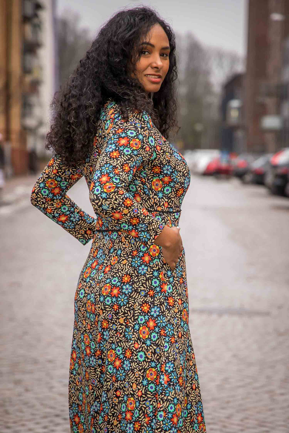 Picot pocket midi printed jersey dress - Black flowers - Blommönstrad, vadlång klänning i trikå