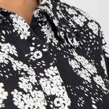 Pure EcoVero woven viscose midi dress - Black - Svart-vit mönstrad, vadlång skjortklänning