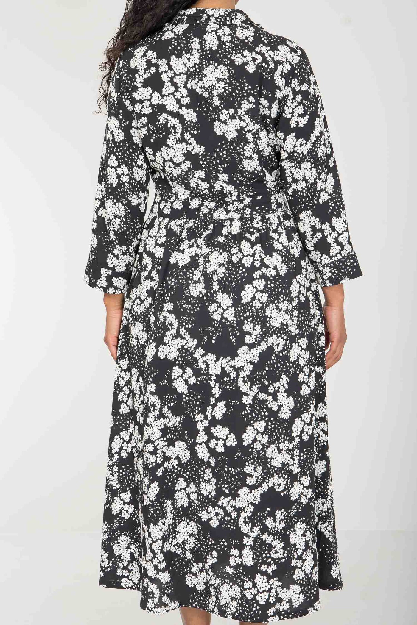 Pure EcoVero woven viscose midi dress - Black - Svart-vit mönstrad, vadlång skjortklänning