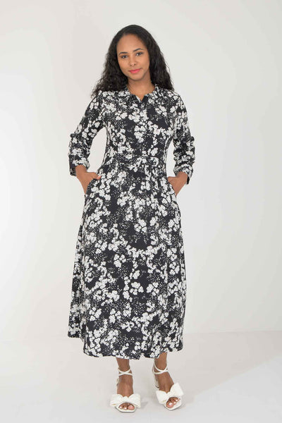 Pure EcoVero woven viscose midi dress - Black - Svart-vit mönstrad, vadlång skjortklänning