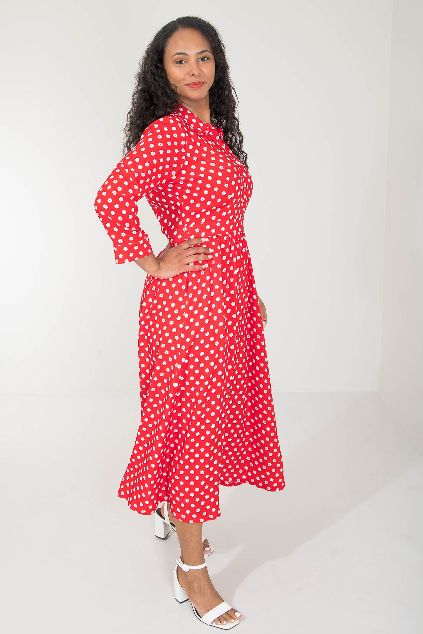Pure EcoVero woven viscose midi dress - Red flowers - Röd-vit mönstrad, vadlång skjortklänning