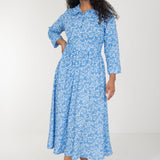 Pure EcoVero woven viscose midi dress - Blue flowers - Blåmönstrad, vadlång skjortklänning