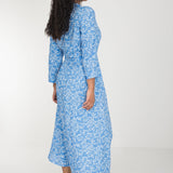 Pure EcoVero woven viscose midi dress - Blue flowers - Blåmönstrad, vadlång skjortklänning
