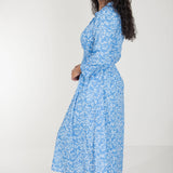 Pure EcoVero woven viscose midi dress - Blue flowers - Blåmönstrad, vadlång skjortklänning