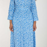 Pure EcoVero woven viscose midi dress - Blue flowers - Blåmönstrad, vadlång skjortklänning