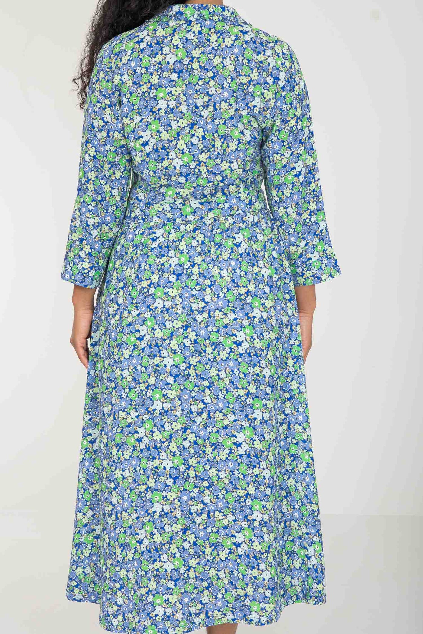 Pure EcoVero woven viscose midi dress - Green-blue flowers - Grön-blå mönstrad, vadlång skjortklänning