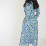 Pure EcoVero woven viscose midi dress - Green-blue flowers - Grön-blå mönstrad, vadlång skjortklänning