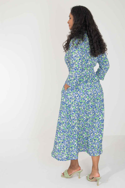 Pure EcoVero woven viscose midi dress - Green-blue flowers - Grön-blå mönstrad, vadlång skjortklänning