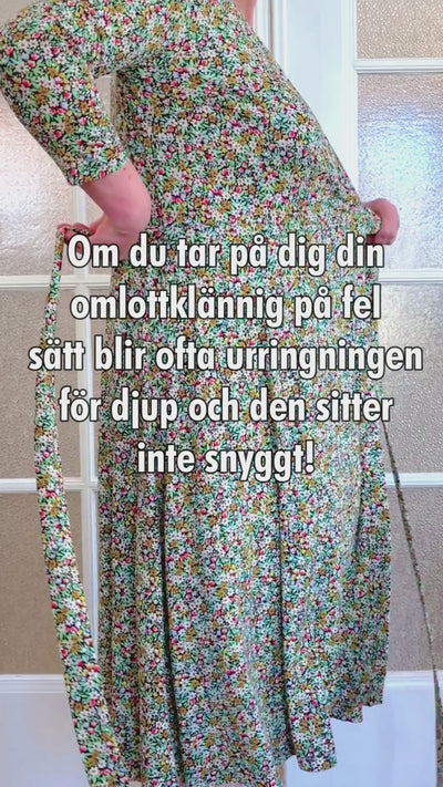 Bestie printed midi wrap jersey dress - Green flower - Vadlång, blommönstrad omlottklänning i trikå